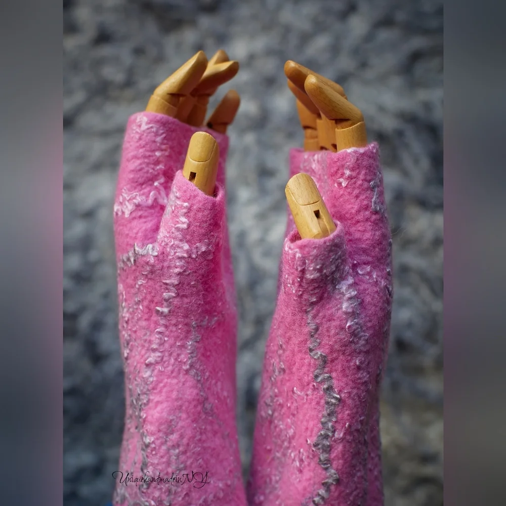 Unique Made In NY Fingerless Gloves Pink